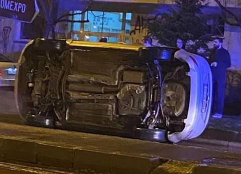 Rupt de beat, inspectorul ANAF a urcat la volan și a ajuns cu roțile în sus! Martorii s-au crucit când l-au scos din mașină