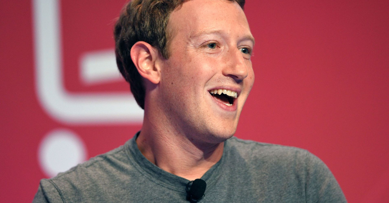 Mark Zuckerberg a pierdut 17 miliarde de dolari într-o zi după ce acțiunile Facebook au scăzut cu 20%