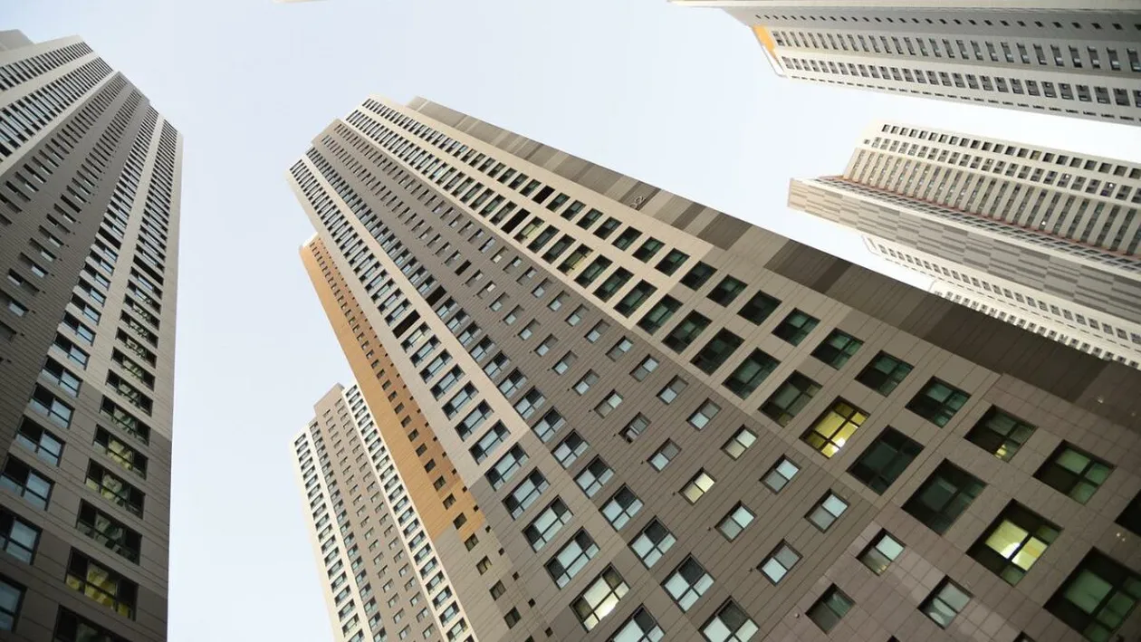 Noi reguli pentru proprietarii de apartamente. Amenzi uriașe, din 2025