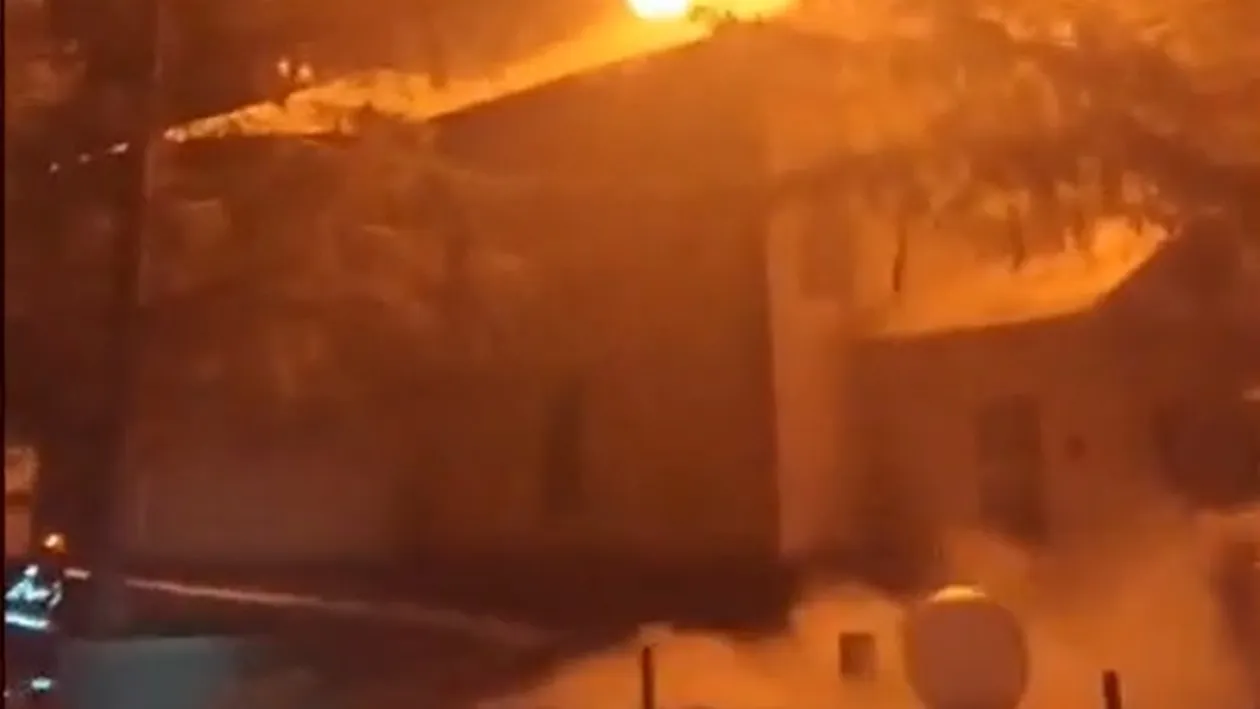 Incendiu masiv în Teleorman! O biserică a luat foc: „Intervenția a durat aproximativ cinci ore”