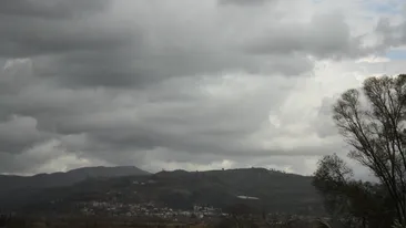 Vreme închisă, dar mai caldă decât în mod normal