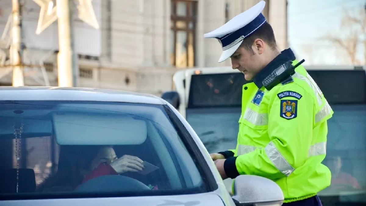 Ce a pățit un polițist din Iași, atunci când a vrut să amendeze un bărbat. Și-a schimbat decizia cu lacrimi în ochi și...
