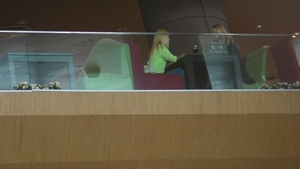 Ce poate fi mai frumos decat o blonda cu forme de felina? Doua blonde cu trupuri de felina, dintre care una sa fie Pisi din filme