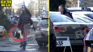 Viceşeful ASF a dosit" trei sacoşe pe bancheta din spate a maşinii