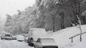 In prima lună de primăvară, s-a intors iarna! Au revenit ninsorile, iar temperaturile au scăzut in toată ţara!