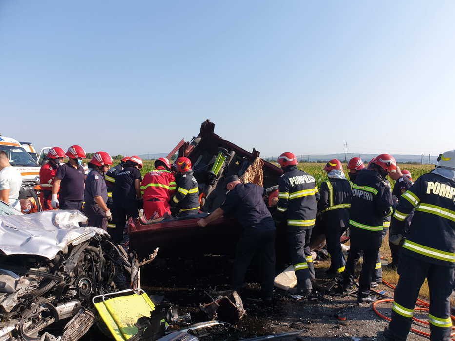 Cine sunt victimele tragediei de la Bacău. Șoferul care se întorcea din Marea Britanie și-a pierdut soția și doi dintre copii. FOTO