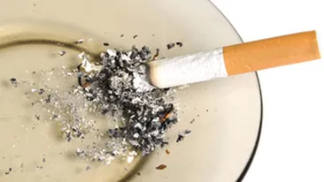 Un baietel de doi ani este fumator inrait!