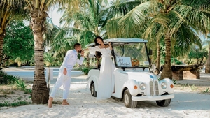 Marius Morra, nuntă superbă în Maldive, la început de 2023. Afaceristul și iubita lui au făcut ceremonia chiar pe plajă. GALERIE FOTO