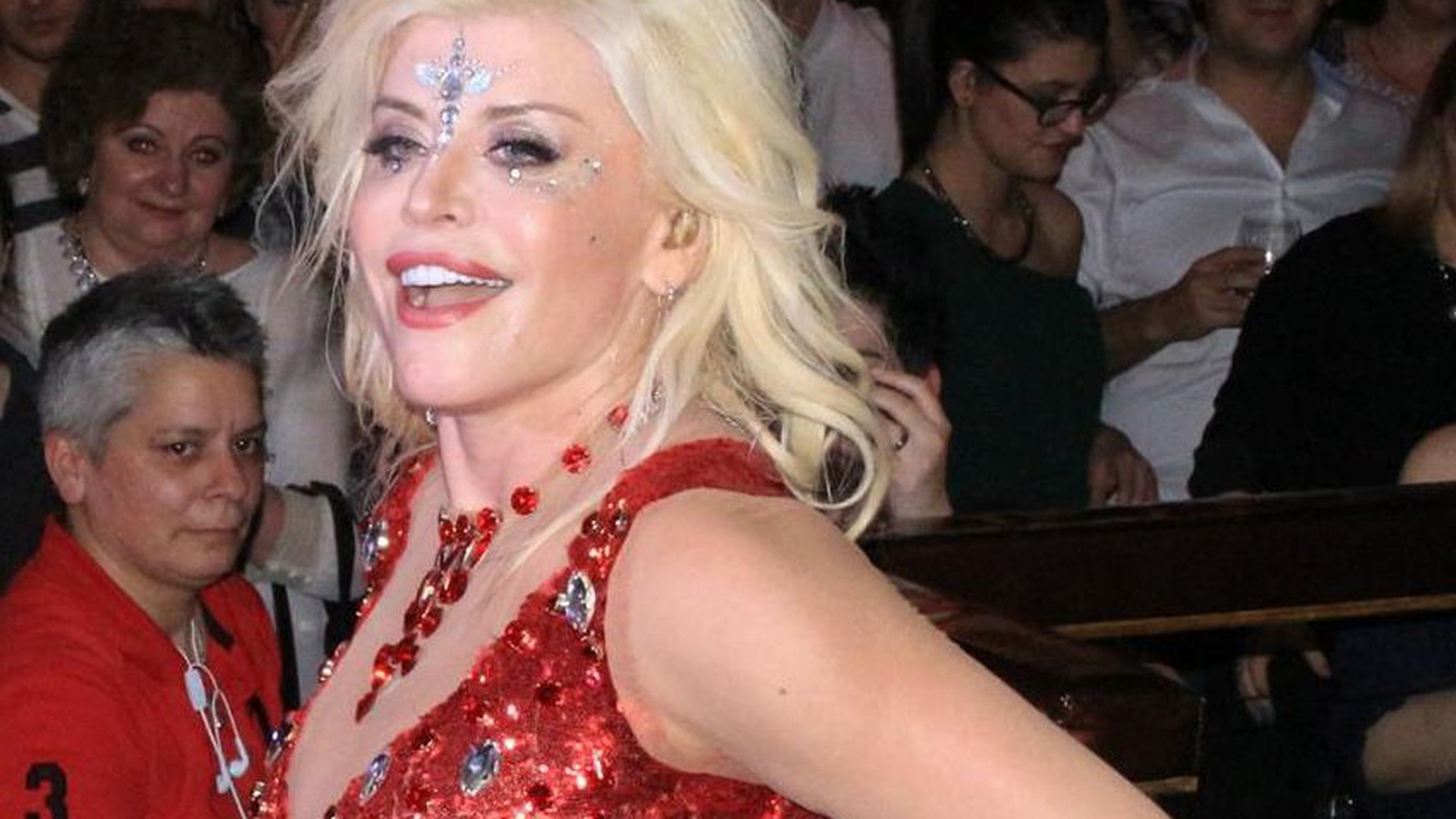 LOREDANA GROZA a capturat atenţia tuturor într-un local din Londra! Cum a apărut îmbrăcată vedeta