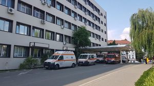 Spitalul din România în care un pacient a fost obligat să-și cumpere pernă: „După ce aștepți ore în șir la urgență, pe scaun...”