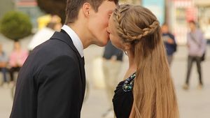 Ce se întâmplă în corpul tău, de fapt, când săruți pe cineva? Ce este "hormonul fericirii" și cum acționează