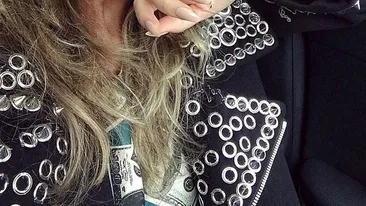 Corina Bud a petrecut Paştele în Satu Mare. Cum s-a îmbrăcat cântăreaţa. Fotografie de colecţie