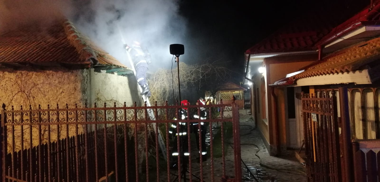 Incendiul a mistuit casa bunicilor din Teleorman