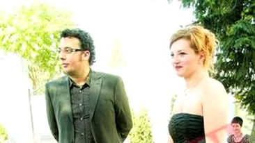 Iubitul Ioanei Basescu ii canta in struna unei angajate