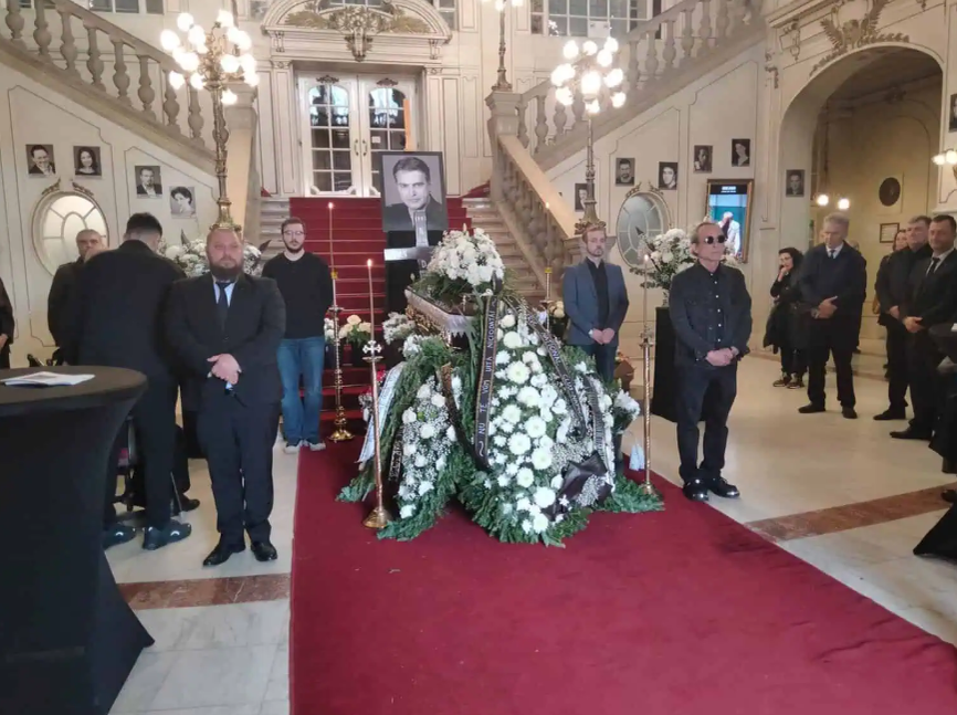 Imagini de la priveghiul lui Ioan Isariu/ sursă foto: cluj24
