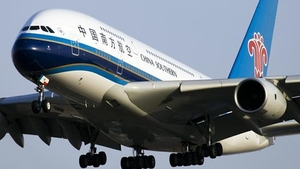 Tupeu maxim! Cu un bilet de avion, a mâncat gratis un an, la salonul VIP! Apoi, a cerut banii pe bilet!