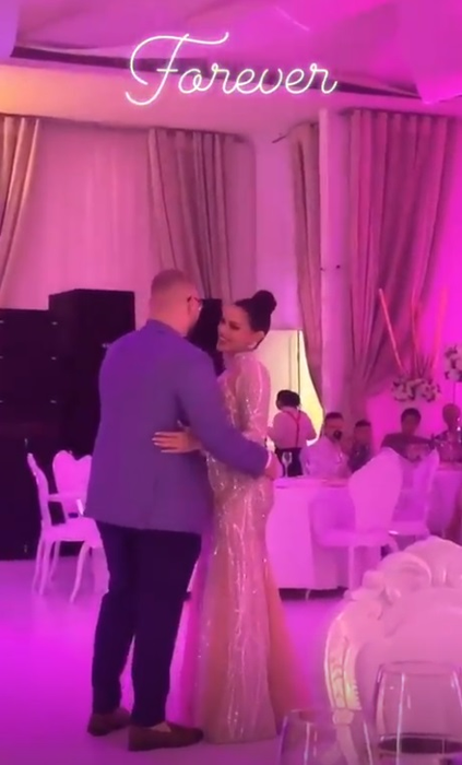 Cum s-a îmbrăcat soția lui Adrian Minune la nunta fiicei sale. Primele imagini cu Karmen în rochie de mireasă. FOTO