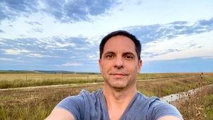 Dan Negru a răbufnit, după ce a văzut o reclamă a companiei aeriene Tarom: „Să le spunem copiilor că succesul în viață...”