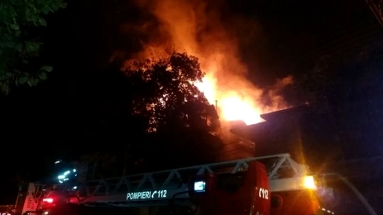 Incendiu la un hotel de 5 stele din Sinaia. Pompierii au intervenit de urgenţă