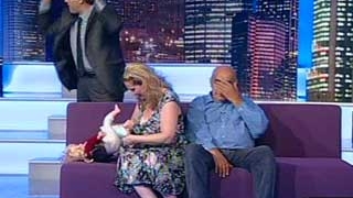 VIDEO Se pregateste de un copil? Uite cum schimba Oana Lis scutecele unei papusi!