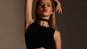 Lidia Buble a urcat pe scenă într-o pereche de pantaloni scurţi! A arătat tot ce are între... picioare