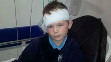 Era sa ramana fara ureche dupa ce a fost muscat de un caine! Momentele ingrozitoare prin care a trecut un baietel