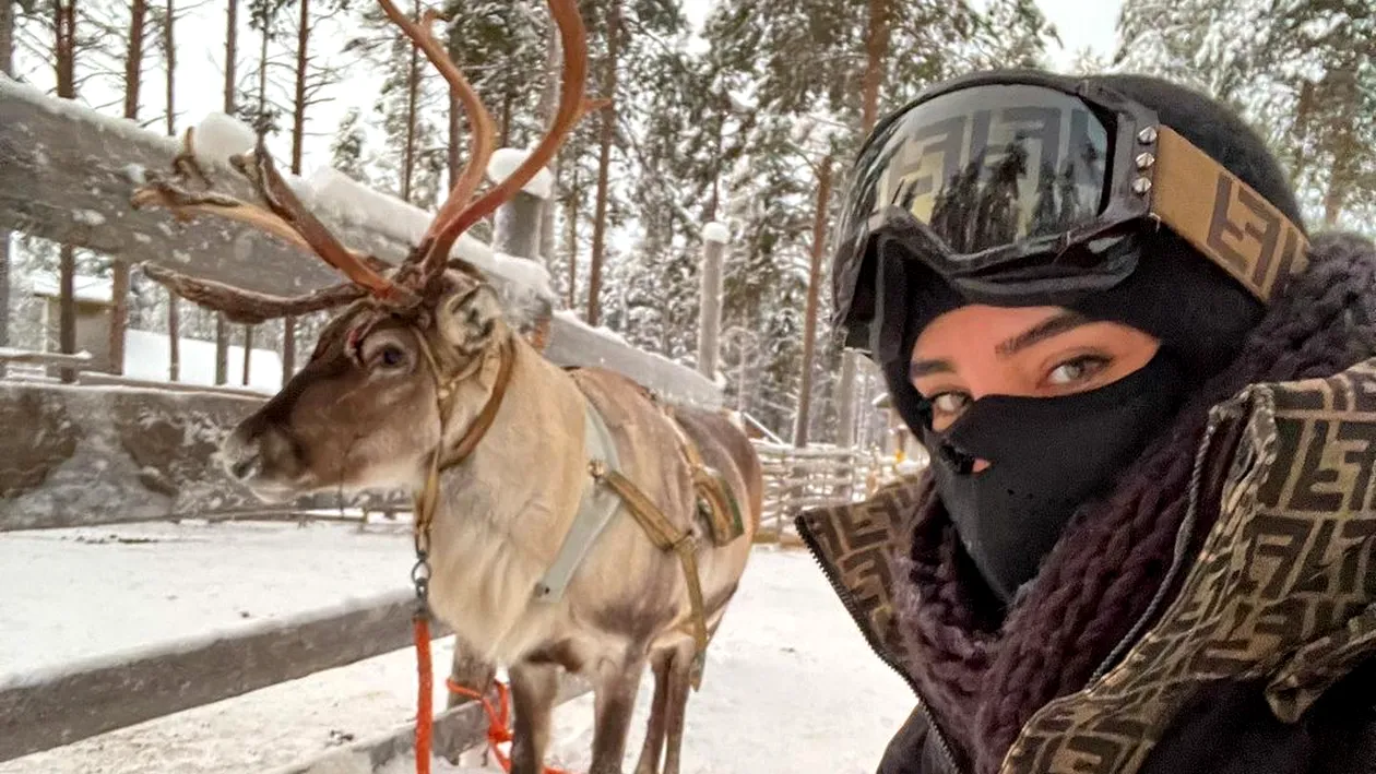 Adelina Pestrițu, vacanță de poveste în Laponia. Cum a reacţionat fetiţa vedetei când l-a întâlnit pe Moș Crăciun: Parcă nu-i venea să creadă că e real ceea ce vede