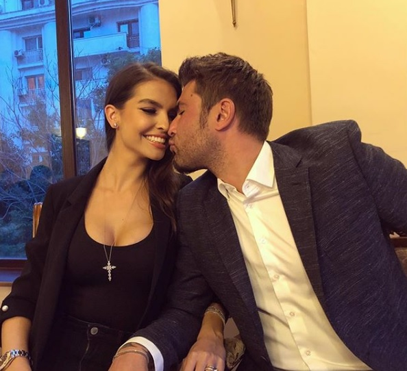 Adrian și Sandra Mutu, împreună cu micuțul Tiago… tabloul perfect de familie!