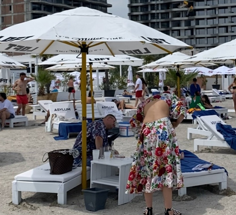 Claudiu Pătrașcu și iubita lui, Diana, au plecat la mare cu bebelușul