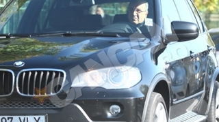 Ce bine o duc oficialii lui "Mitica de la Liga"!  Vali Alexandru conduce un bolid de 65.000 de euro
