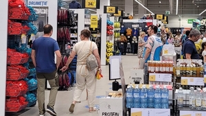 Povestea "băiatului cu vestă albastră" de la Decathlon București: "Era surdo-mut"