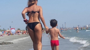 Nimeni nu se astepta sa o vada asa la 35 de ani. Cum a fost filmata o cunoscuta vedeta de la noi