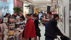 Supermarketurile și mallurile au fost pline astăzi! Clienții s-au călcat în picioare, în lupta pentru cumpărături