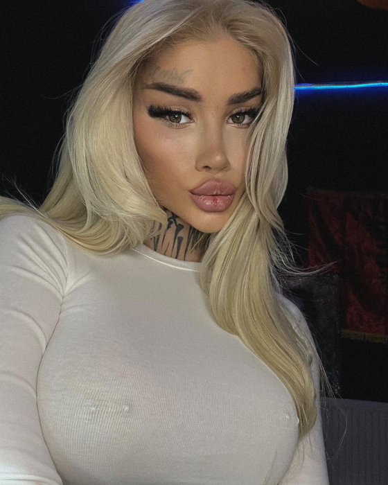 Bia Khalifa este ferm convinsă este un model bun de urmat pentru tinerele din România. „Moda eu o dau în România”