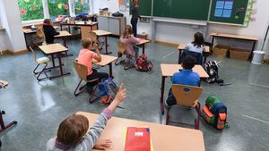 Dispare unul dintre scenariile schițate de Ministerul Educației! Ce elevi vor merge la școală din 8 februarie