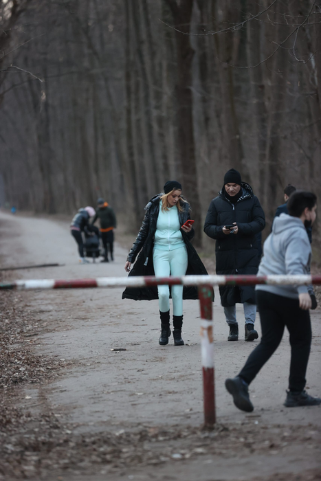 Cristi Borcea și Valentina, plimbare romantică prin Pădurea Băneasa (Foto: CANCAN.RO)