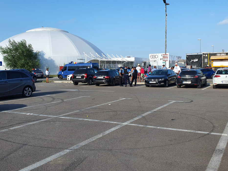 Bătaie ca în filme într-un celebru local din Mamaia Nord. Trei bărbați au ajuns la spital. VIDEO