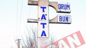 Panouri pentru copiii primarului la intrarea in comuna