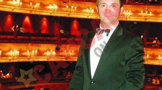 L-au invitat la opera in Londra