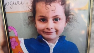 O fetiță de cinci ani, ucisă cu sânge rece de mama sa. Femeia susține că și-a omorât copila din gelozie