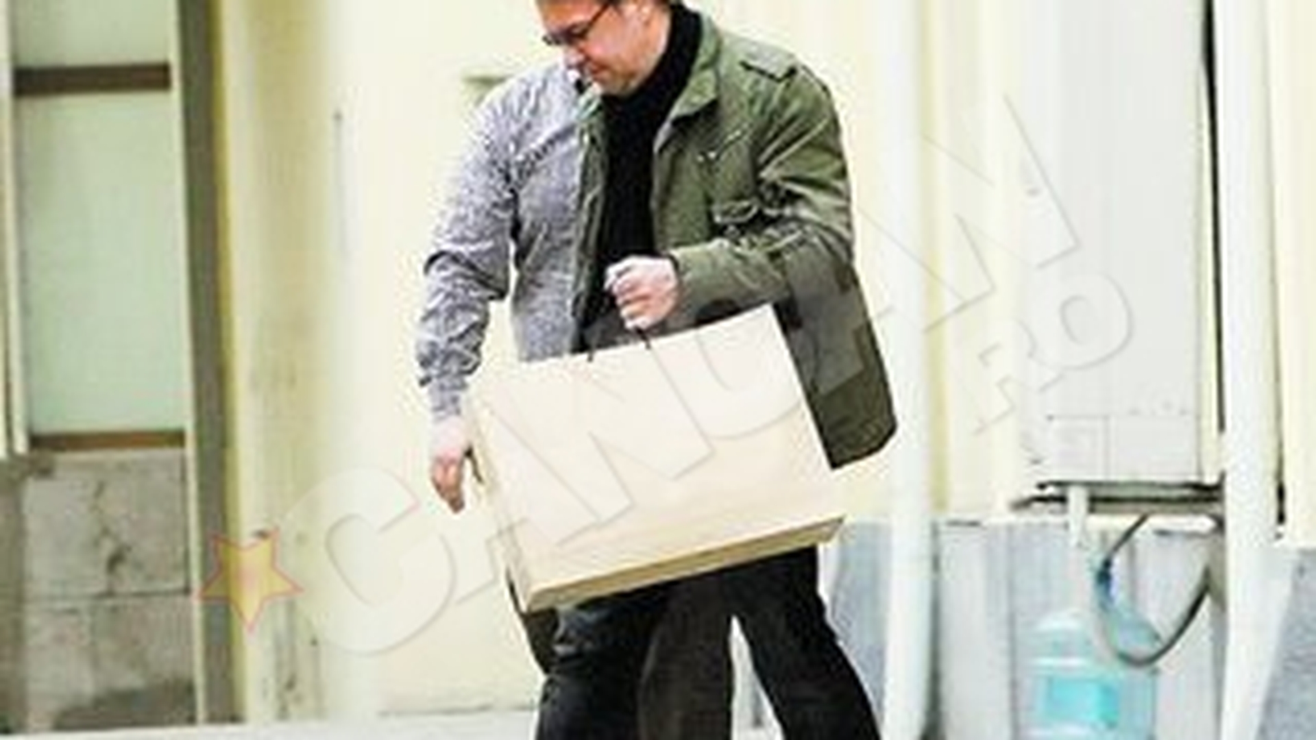 Gabriel Cotabita si-a uitat si hainele, si bonul