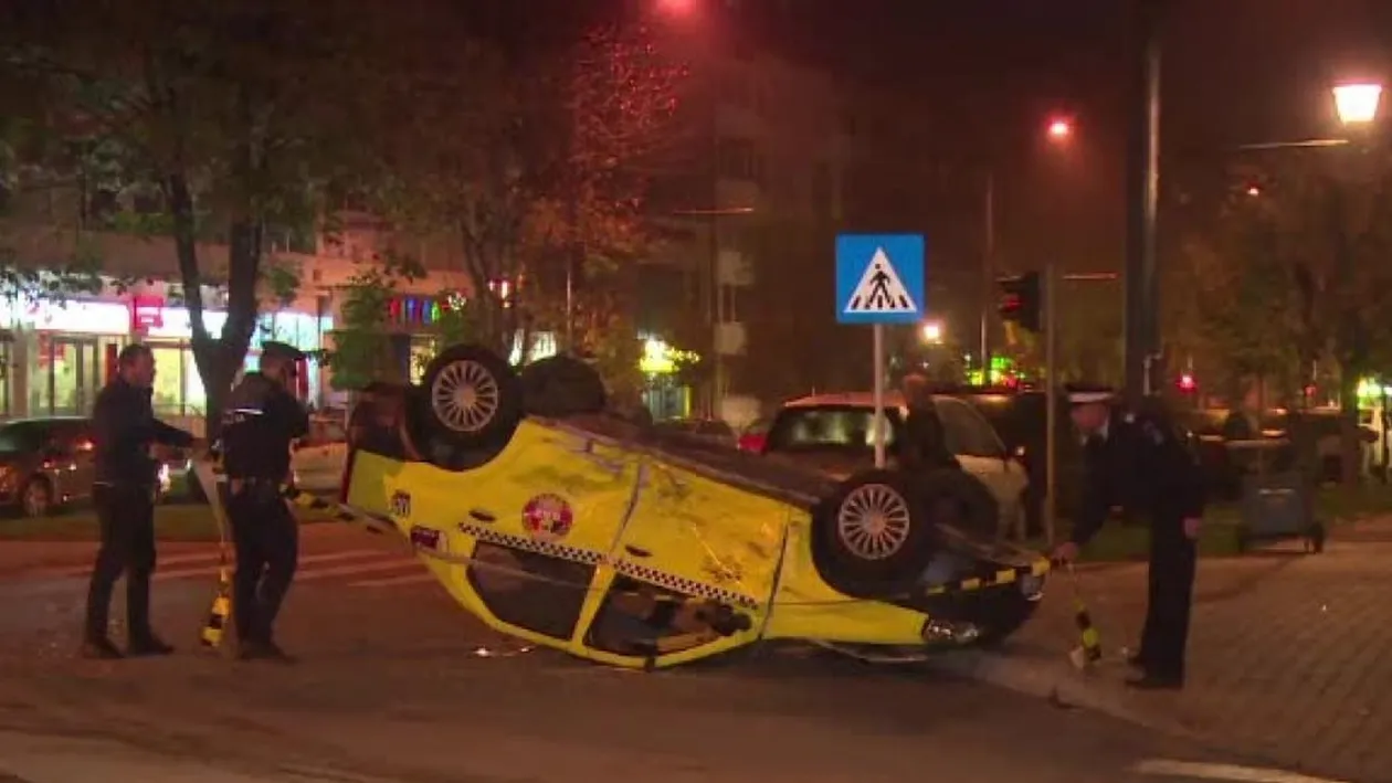 Accident grav în Vaslui! Un taxi cu şapte pasageri s-a răsturnat