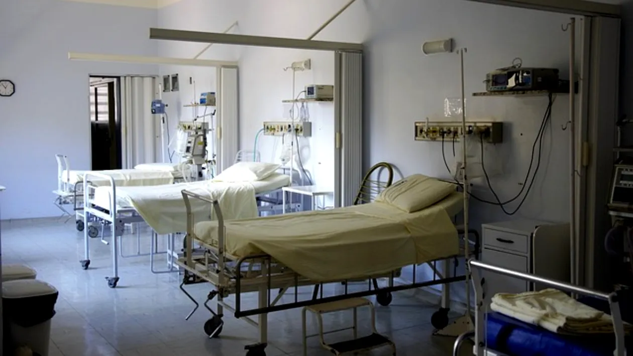 Condiții horror la Spitalul de Urgență din Pitești. Ce s-a descoperit în salonul unde erau ținute mamele