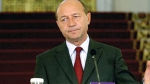 Traian Basescu: Legea privind eutanasierea cainilor, in forma votata, o promulg fara retineri. Comenteaza!