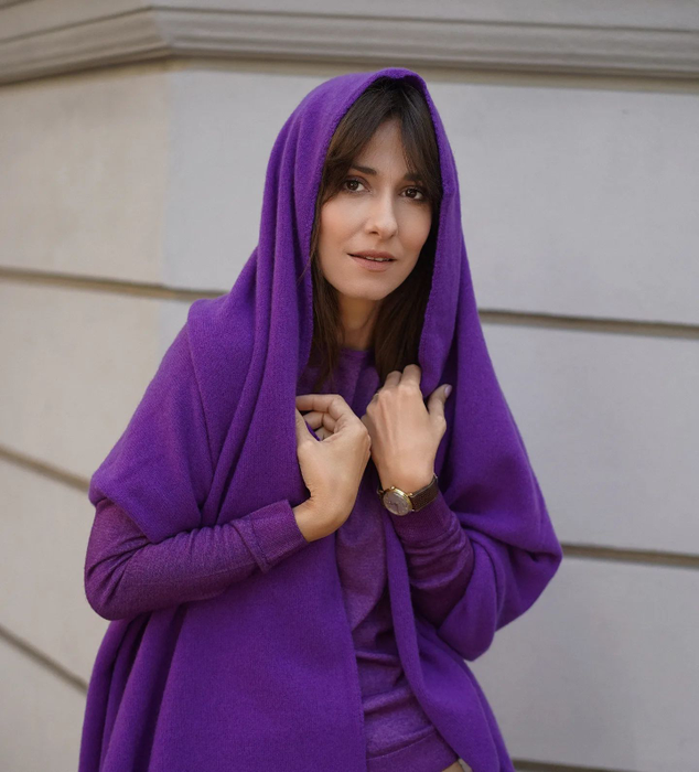 Dana Rogoz: "N-a fost o presiune de «acum trebuie să profit de chestia asta», chiar nu. Și tocmai de aia cred că am avut o copilărie foarte fericită, nu știam că asta va fi cariera mea sau că acolo se pun bazele. N-aveam nici măcar dimensiunea a ce făceam noi. Faptul că dădeam autografe sau că mă opreau copiii pe stradă, mi se părea o chestie absolut firească, nu-i dădeam nici prea mare importanță!"