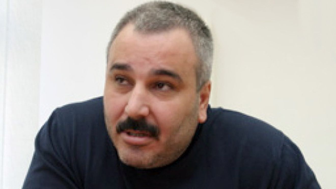 Transformarea incredibila a temutului Sile Camataru! In loc de lei, hraneste lebede si face filosofie pe marginea piscinei!