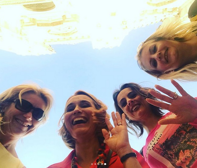 Andreea Esca a făcut anunțul surpriză: „Se mărită! E nuntă-n cartier”