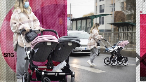 Cu landoul prin Băneasa! Alina Laufer și-a scos gemenii la plimbare! Ce i s-a întâmplat pe ”zebră”