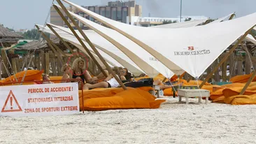 S-au dus vremurile cand mergea cu elicopterul la mare! Sidonia Tatoiu a parcat acum in cel mai “periculos” loc de pe plaja!