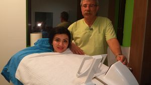 Adriana Bahmuţeanu a făcut publice imagini din timpul intervenţiei în zona intimă: ”Se introduce un tub minuscul cu aer...”
